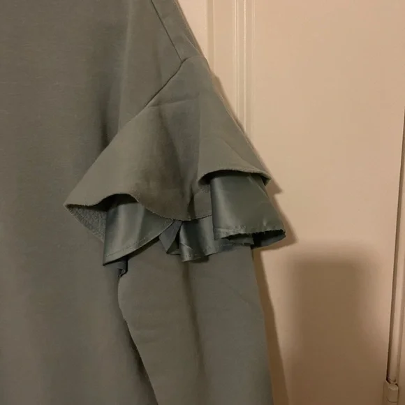 H&M Ruffled Sweater - Picture 4 of 4